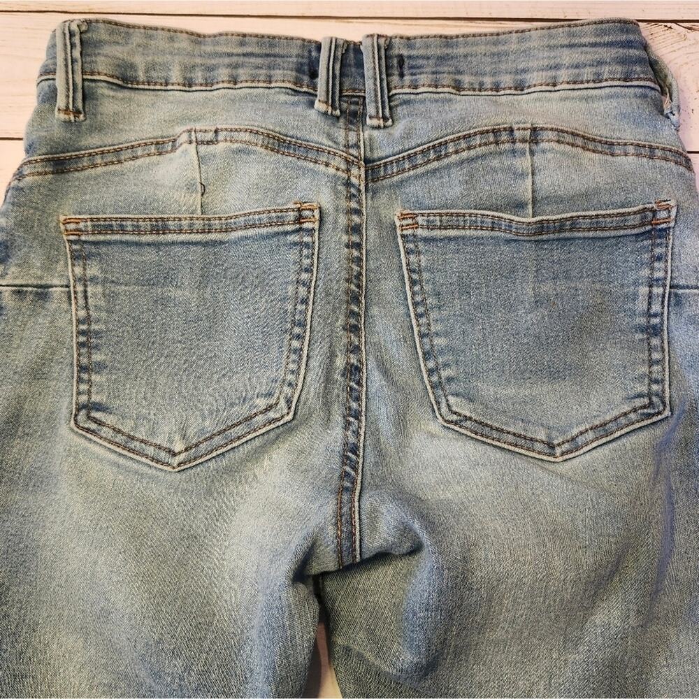 Celebrity Pink Skinny Distressed Jeans Size Juniors 1/25 - Picture 3 of 10